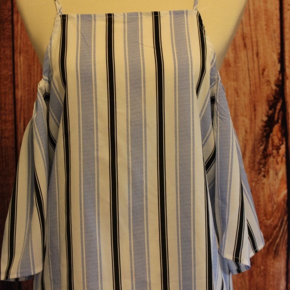 *NWT* Almost Famous Striped Cole-Shoulder Top - Picture 4 of 7